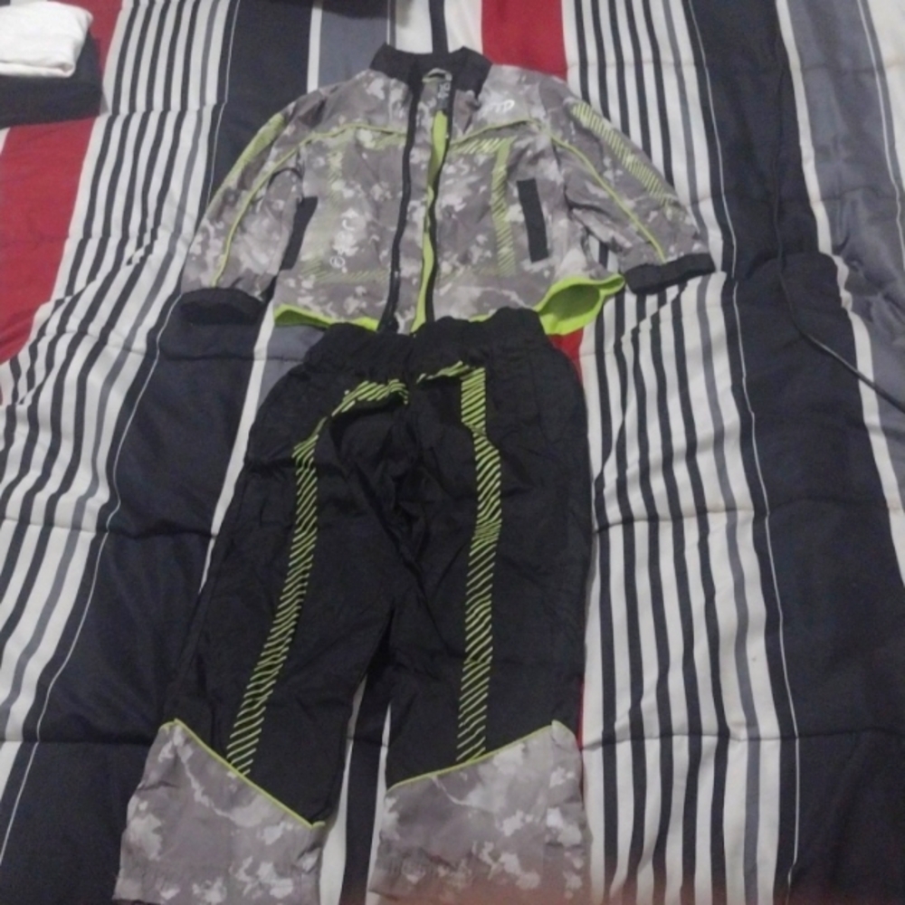 Boy's LRG Windbreaker Suit Size 4